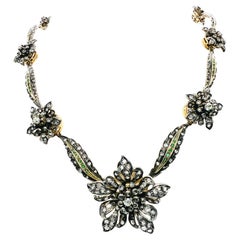 Wunderschöne Halskette aus Sterlingsilber, 18 Karat Gelbgold, Diamant & Smaragd mit 10 Stationen