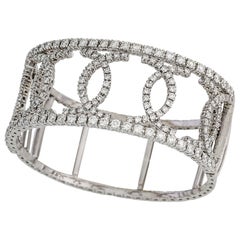 Bracelet jonc en or blanc 18 carats orné d'un diamant de 10 carats en forme de double « C », large manchette