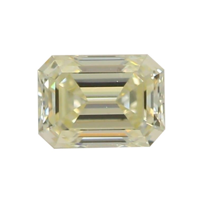 Diamant en forme d'émeraude de 0,30 carat, pureté VS1, certifié GIA en vente