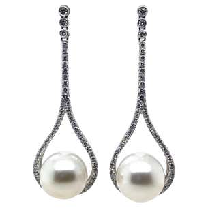 Diamond and Pearl Drop Earrings 18 Karat White Gold For Sale at 1stDibs Diamond and Pearl Drop Earrings 18 Karat White Gold For Sale at 1stDibs