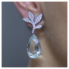 Foglie Pavè con diamanti incastonati Gocce di acquamarina in oro bianco 18 Kt Orecchini pendenti