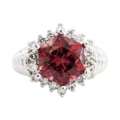 Bague en forme d'étoile avec tourmaline rose hexagonale certifiée GIA et diamants