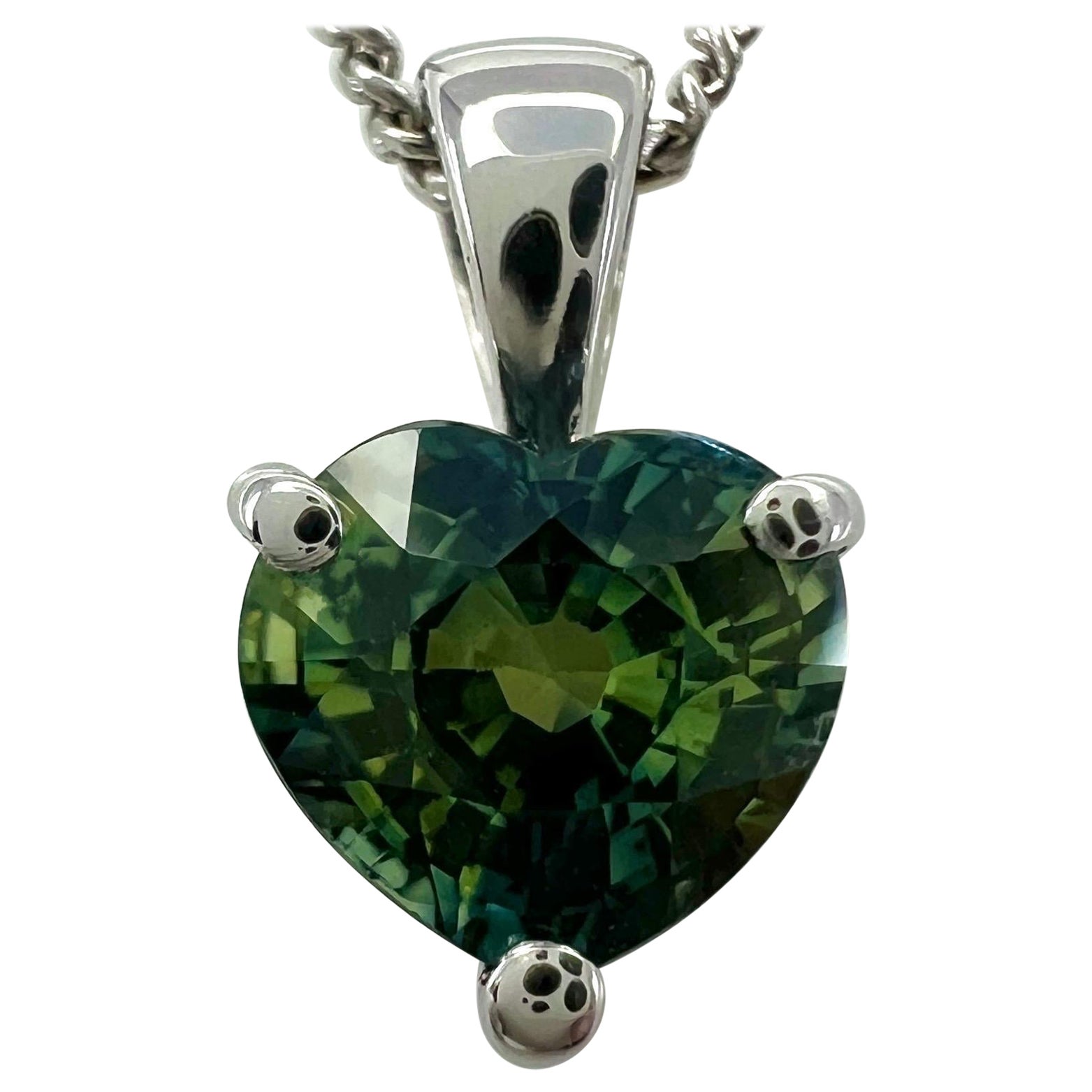 Pendentif en or 18 carats certifié IGI, saphir cœur non traité, couleur changeante de 1,06 carat