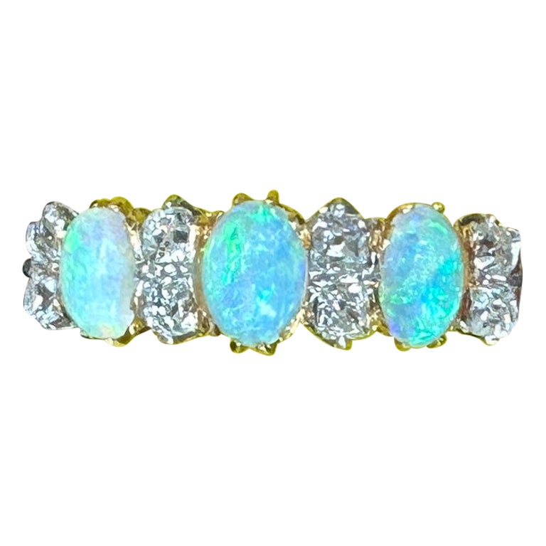 Antiker viktorianischer Verlobungsring mit Opal .8 Karat Diamant im alten Minenschliff