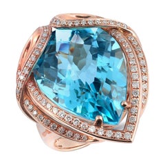  20.16 Carat Blue Topaz Diamonds set in 18K Rose Gold Ring 