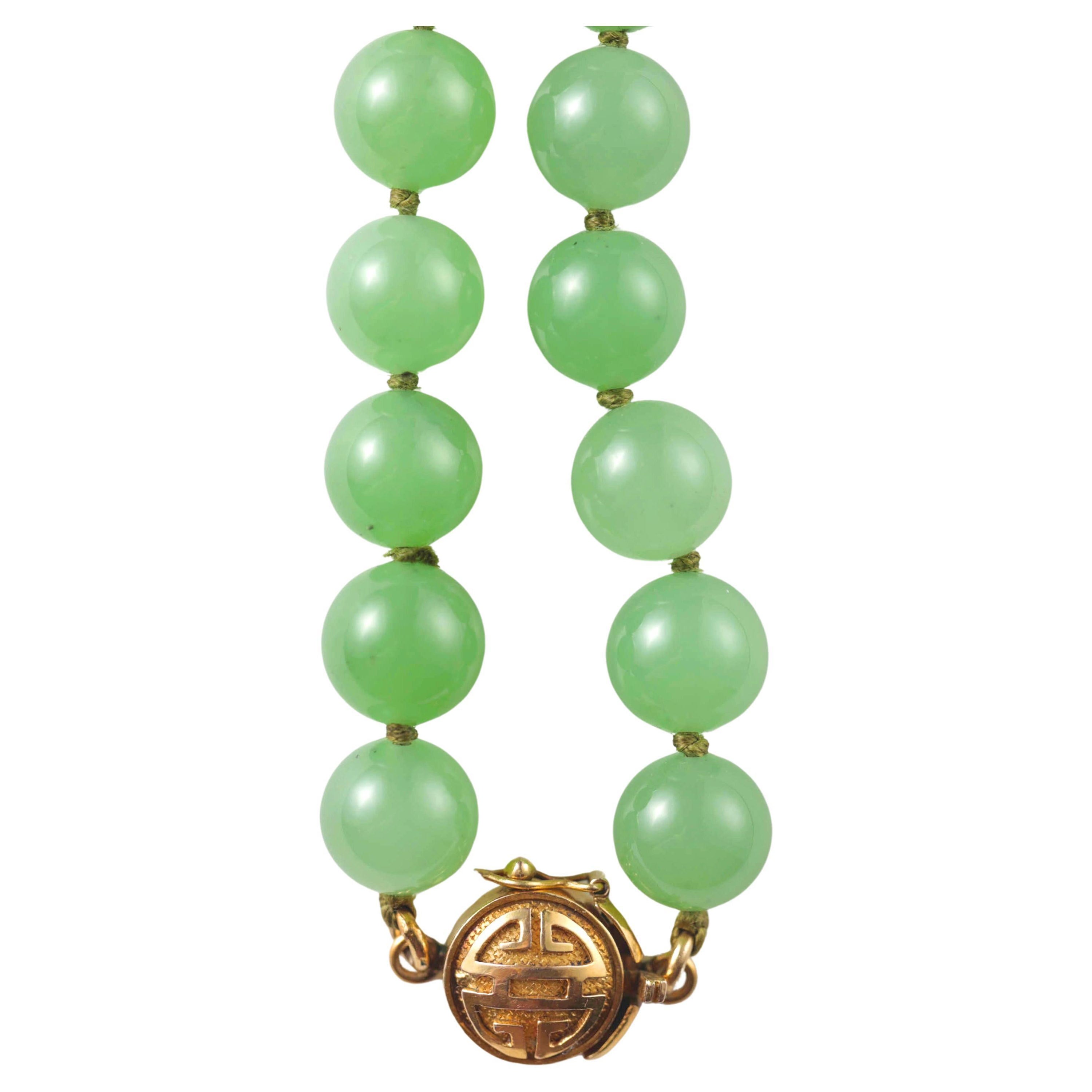 Rare collier de jade de Gumps, néphrite incroyablement translucide 16 ¾"  en vente