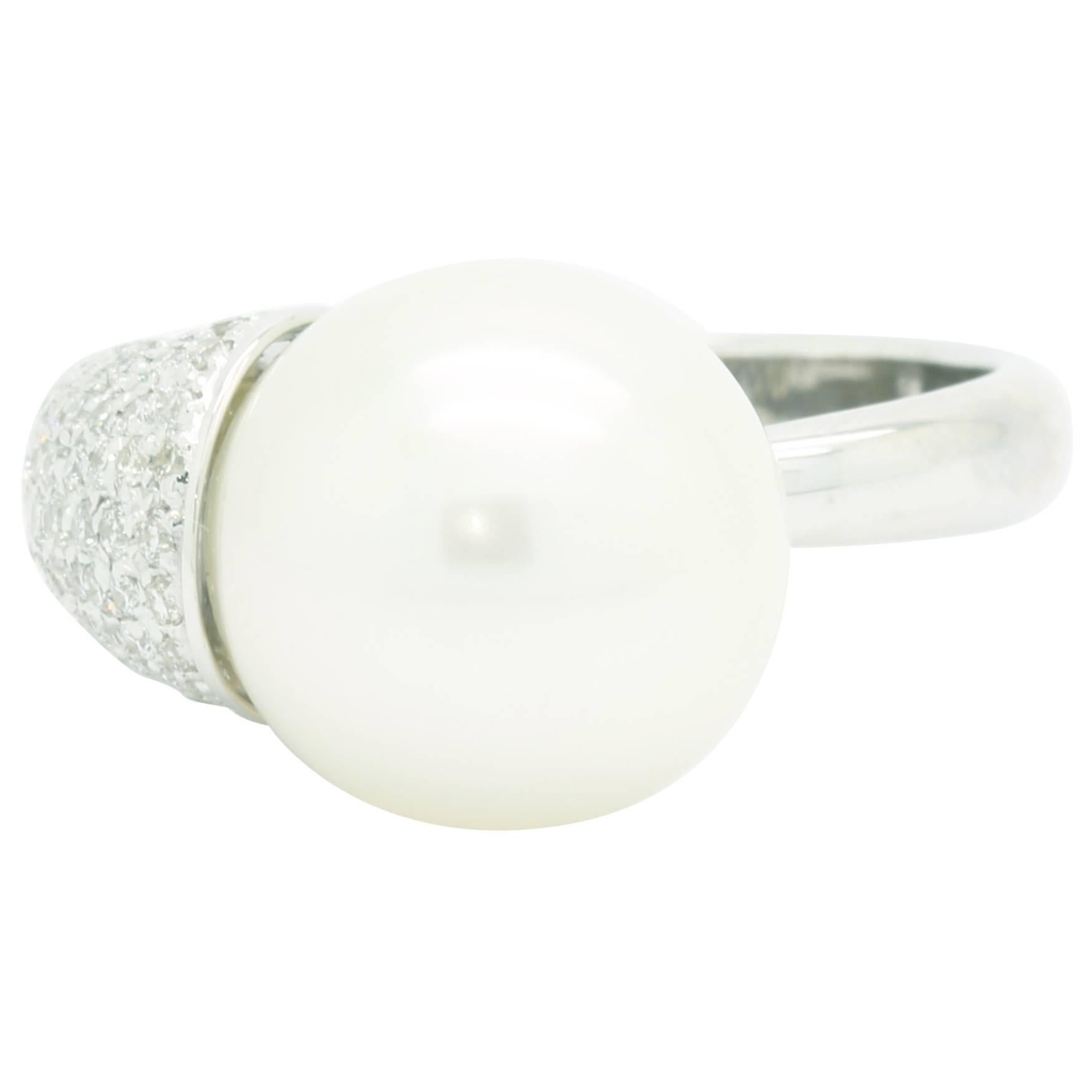 Bague en or 18 carats avec perle blanche australienne de 0,50 carat et diamants, fabriquée en Italie en vente