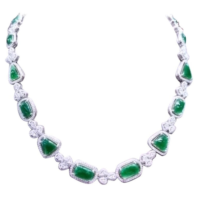AIG certified 18.68 Carats Untreated Jade  7.66 ct of diamonds on necklace  For Sale