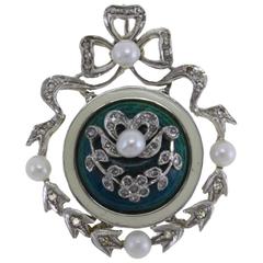 Emblem Diamond Pearl Gold Pendant
