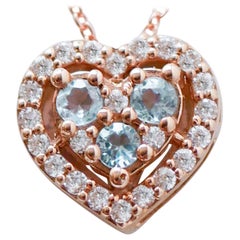 Collier avec pendentif en forme de cœur en or rose 18 carats, aigue-marine et diamants.