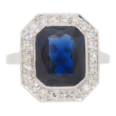 Bague cocktail en platine, saphir bleu et diamant 