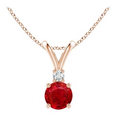 ANGARA Colgante de diamante solitario de rubí redondo natural de 0,60 ct en oro rosa de 14 quilates