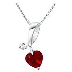 Pendentif en or blanc avec rubis naturel en forme de cœur et diamants, taille 5 mm