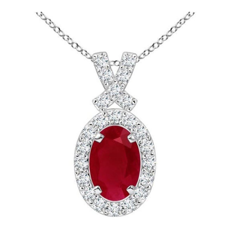 ANGARA Colgante de rubí natural de 0,60 ct con halo de diamantes en oro blanco de 14 quilates