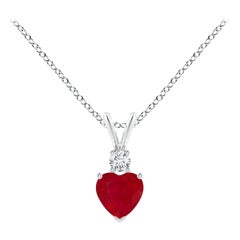 ANGARA Colgante de oreja de conejo con forma de corazón natural de 0.55 ct de rubí en oro blanco
