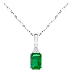 Pendentif en or blanc avec émeraude naturelle taillée en émeraude et diamants, taille 6 x 4 mm