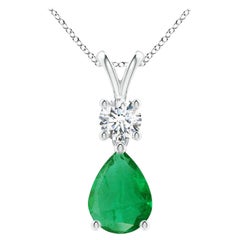 Colgante de esmeralda natural en forma de pera en V en platino (Tamaño-8x6mm)