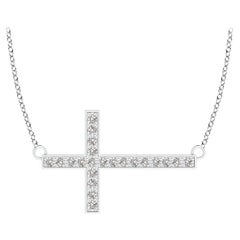 ANGARA Collar Cruz de Diamantes Clásico Natural de 0,1 ctw en Platino (I-J, I1-I2)