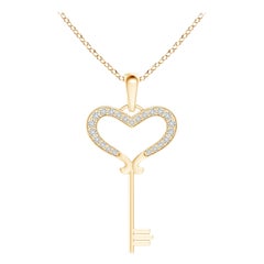 ANGARA Colgante de llave de corazón con diamantes naturales engastados con pavé de 0,13 ctw en oro amarillo de 14 quilates