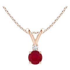ANGARA Colgante de diamante solitario de rubí redondo natural de 0,34 ct en oro rosa de 14 quilates