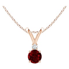 ANGARA Colgante de diamante solitario de rubí redondo natural de 0,34 ct en oro rosa de 14 quilates