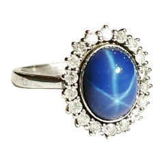 Vintage 1960s, Sapphire Star Cabochon and Diamonds Halo 18k white Gold Cluster Ring