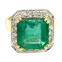 Vintage 7.50 Carats Emerald 0.80 Carats Diamond Cocktail 18K Gold Ring