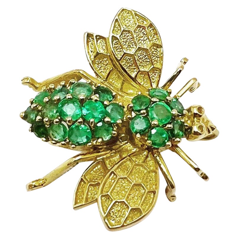  18k Yellow Gold, Pavé Setting Emeralds Diamond Fly Bee Pendant-Brooch