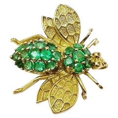 Retro  18k Yellow Gold, Pavé Setting Emeralds Diamond Fly Bee Pendant-Brooch
