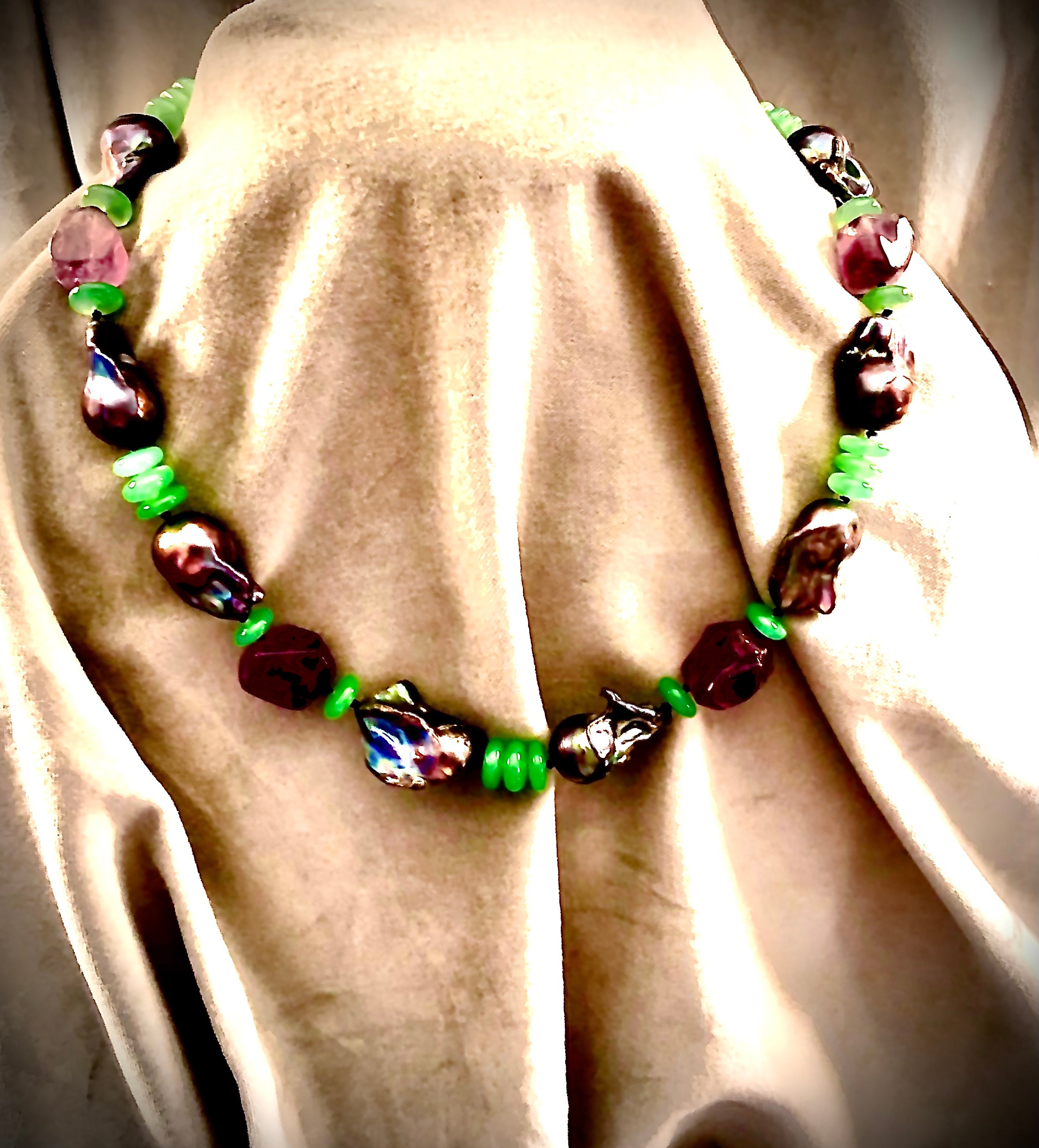 Single strand baroque black pearl interspersed w/ tumbled amethyst beads For Sale