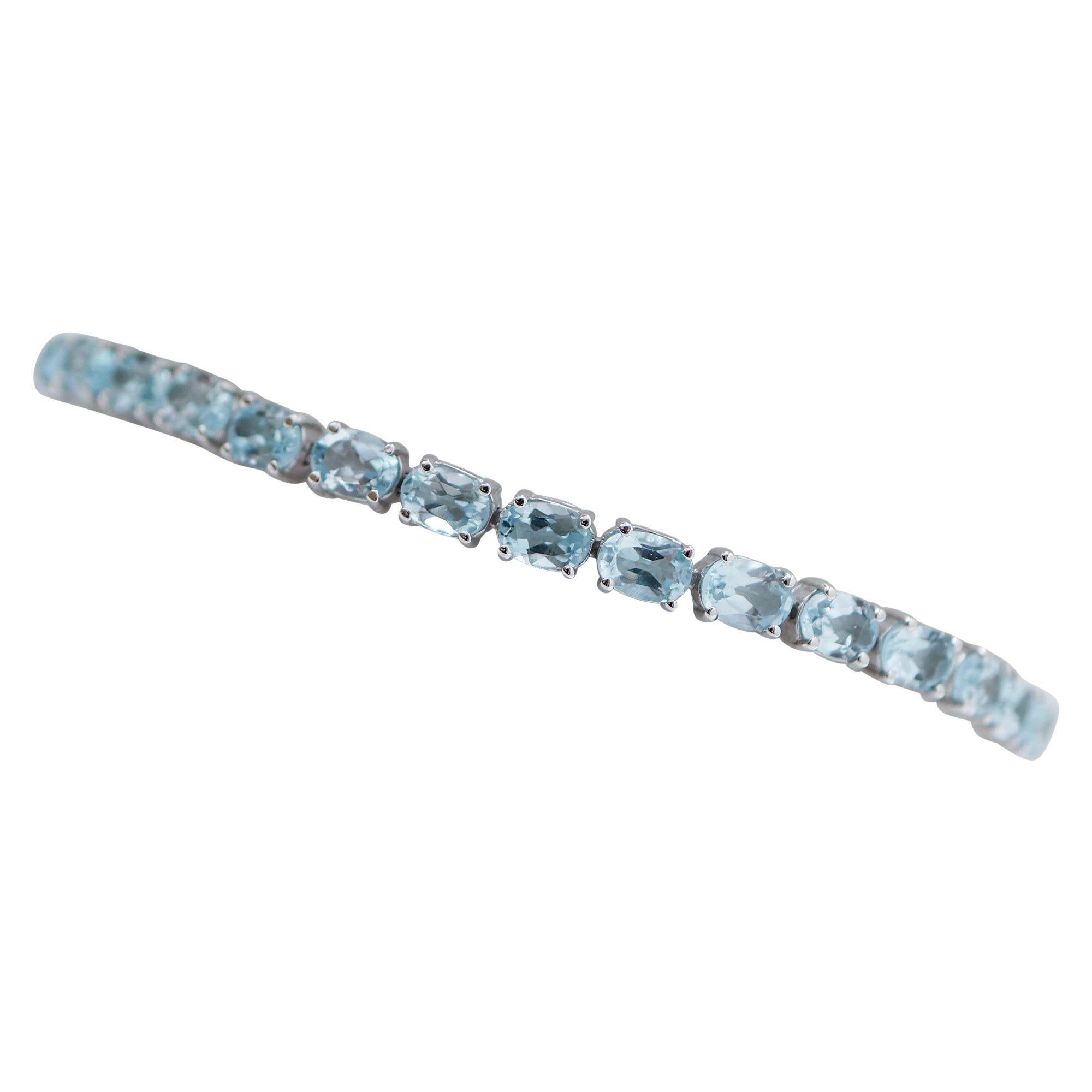 Topazi color acquamarina, bracciale tennis in oro bianco 14 carati.