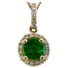 Feiner Vivid grüner natürlicher Smaragd und Diamant 18k Rose Gold runder Halo-Anhänger