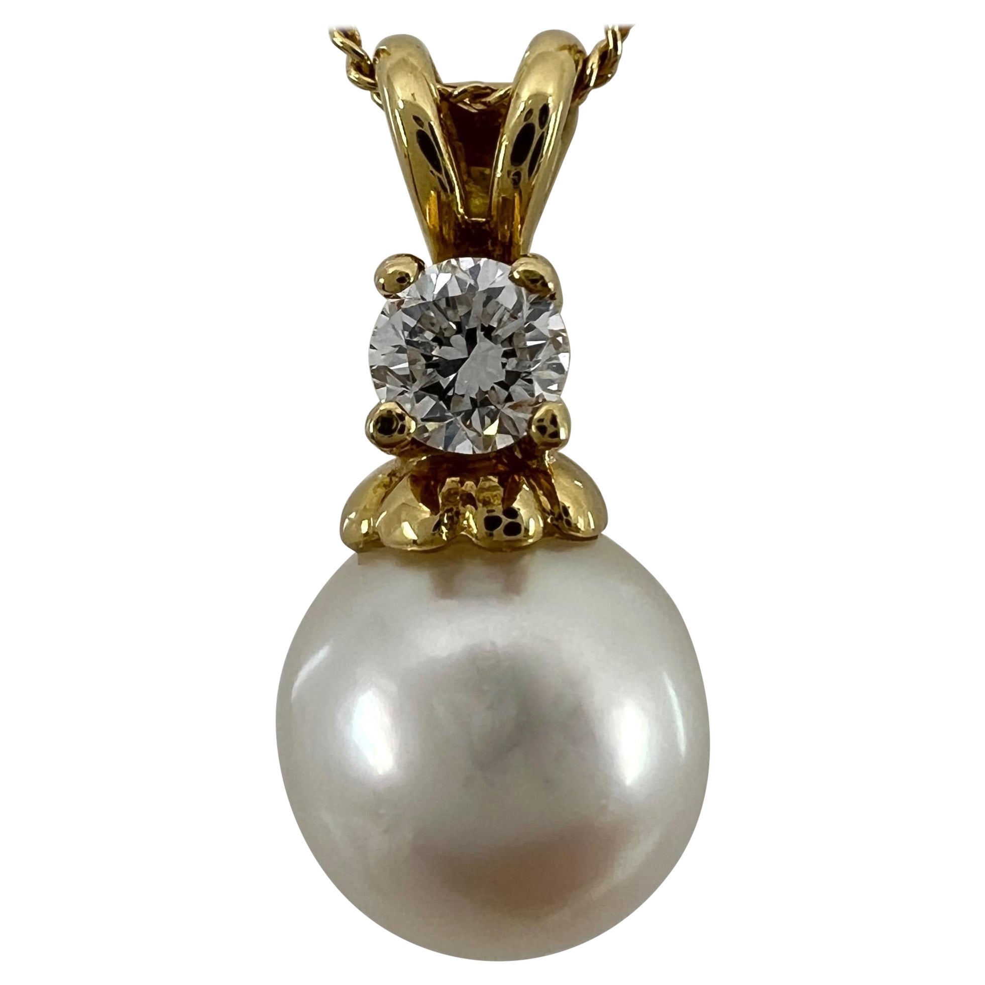 Rare Tiffany & Co. White Pearl And Diamond 18k Yellow Gold Pendant Necklace