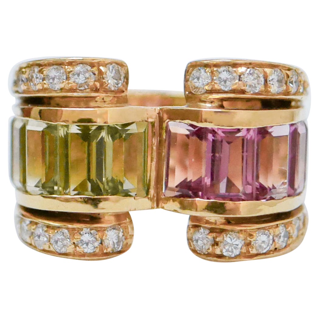Ring aus 18 Karat Gelbgold mit Peridoten, Turmalin, Diamanten.