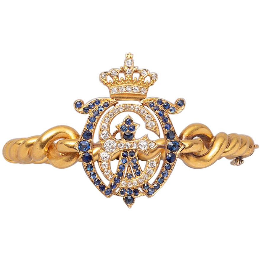 Un bracelet royal de 18 carats avec les initiales WE en diamant et saphir en vente