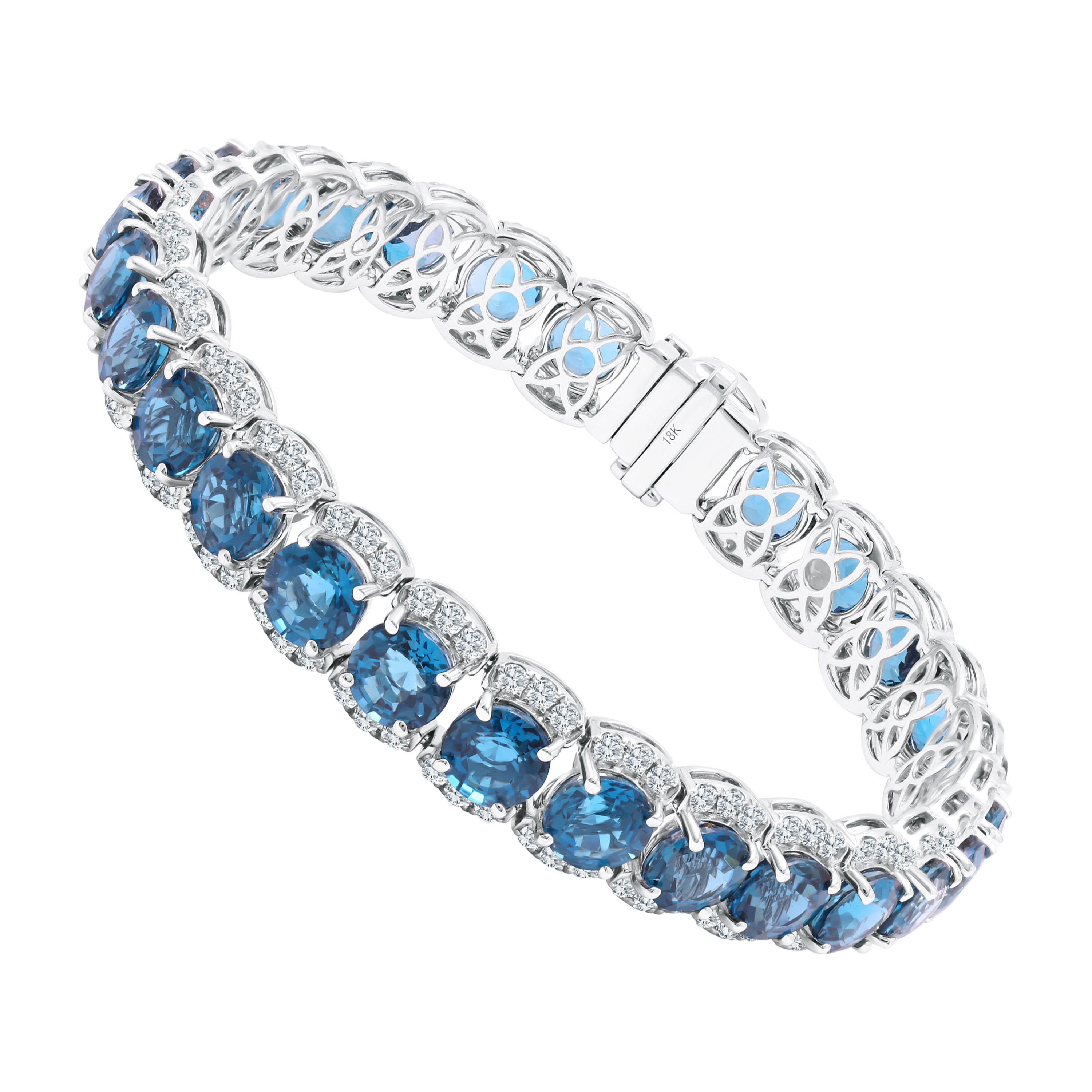 31.33 Carat Step Cut Blue Topaz & 3.10 Carat Natural Diamond Bracelet 18W ref456 For Sale