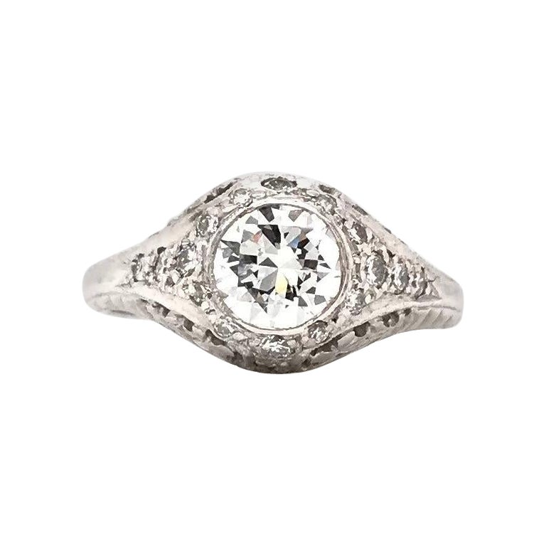 Art Deco 0.75 Carat Diamond and Platinum Filigree Ring For Sale