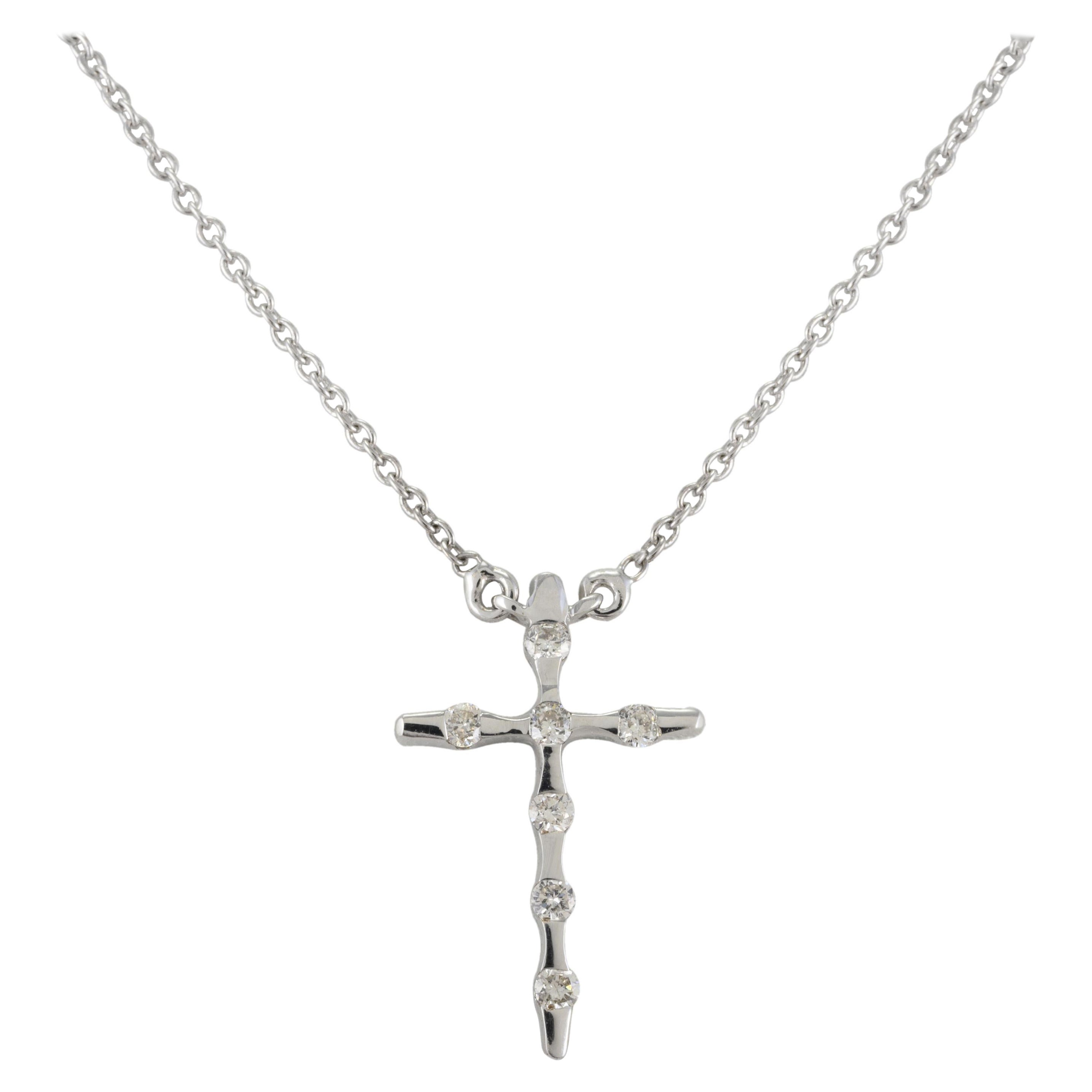 Unisex Diamond Cross Pendant Necklace in 18k Solid White Gold Christmas Gift For Sale