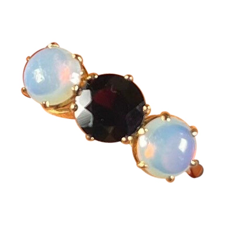 Vintage 9ct Gold Opal & Garnet 3 Stone Ring For Sale