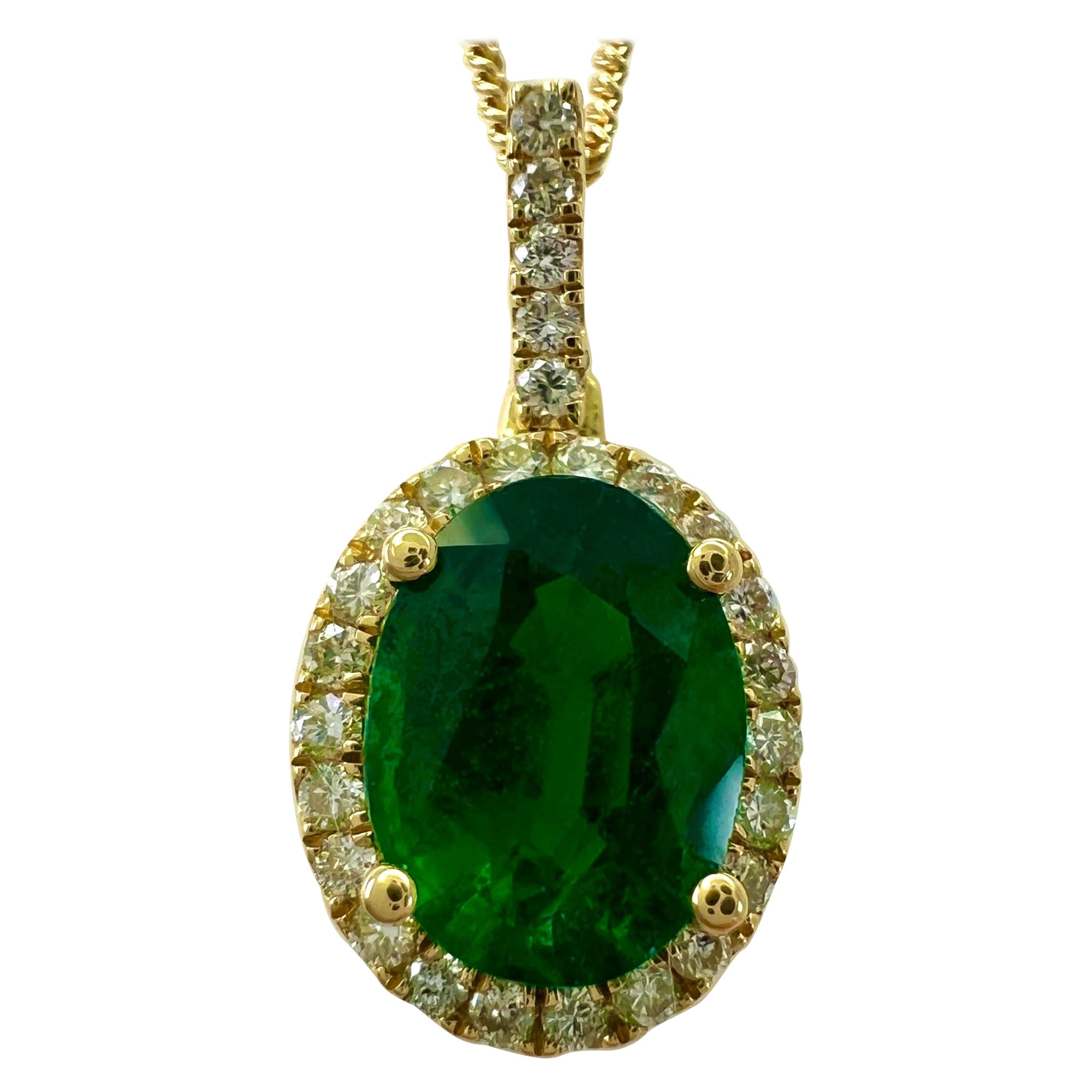 Pendentif halo en or 18 carats avec émeraude verte de taille ovale et diamants de 1,26 carat certifié GIA en vente