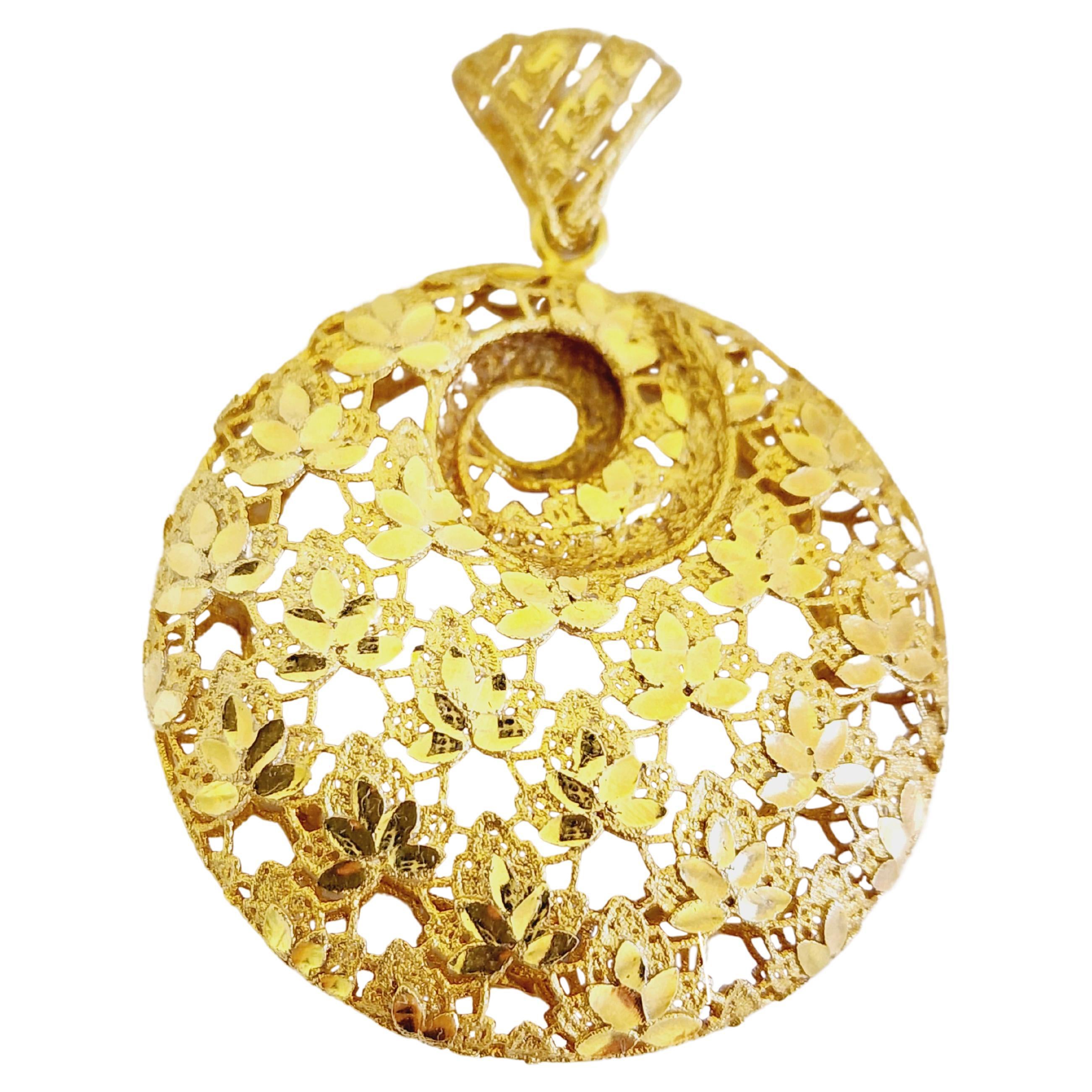 Round Shape Pendant 14 Karat Yellow Gold