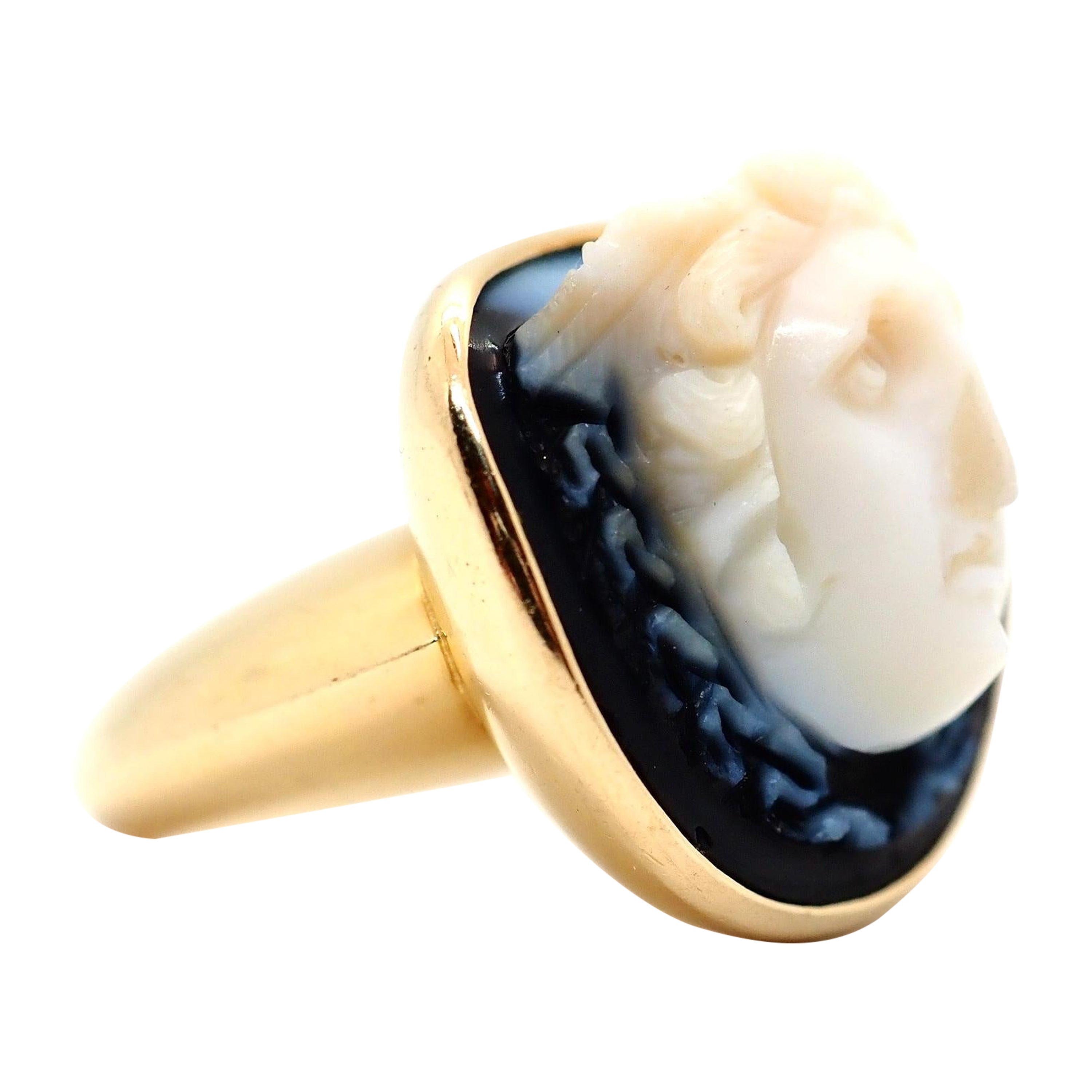Rare Vintage Cameo Ring 18 Karat Yellow Gold Antique Jewellery  For Sale