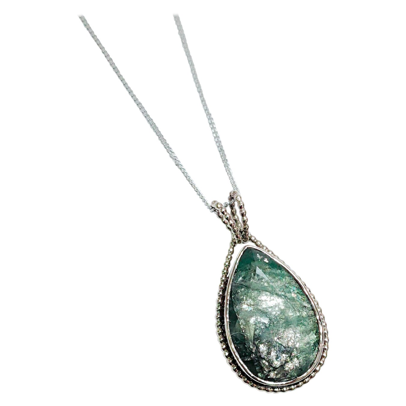Necklace with white gold pendant emerald For Sale