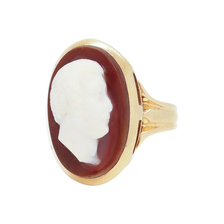 Antique Victorian 14k Gold & Carved Agate Cameo Signet Style Ring For Sale