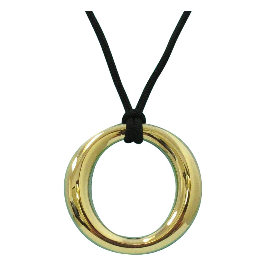 TIFFANY & Co. Elsa Peretti, collier pendentif Sevillana en or 18 carats 35 mm, grande taille en vente
