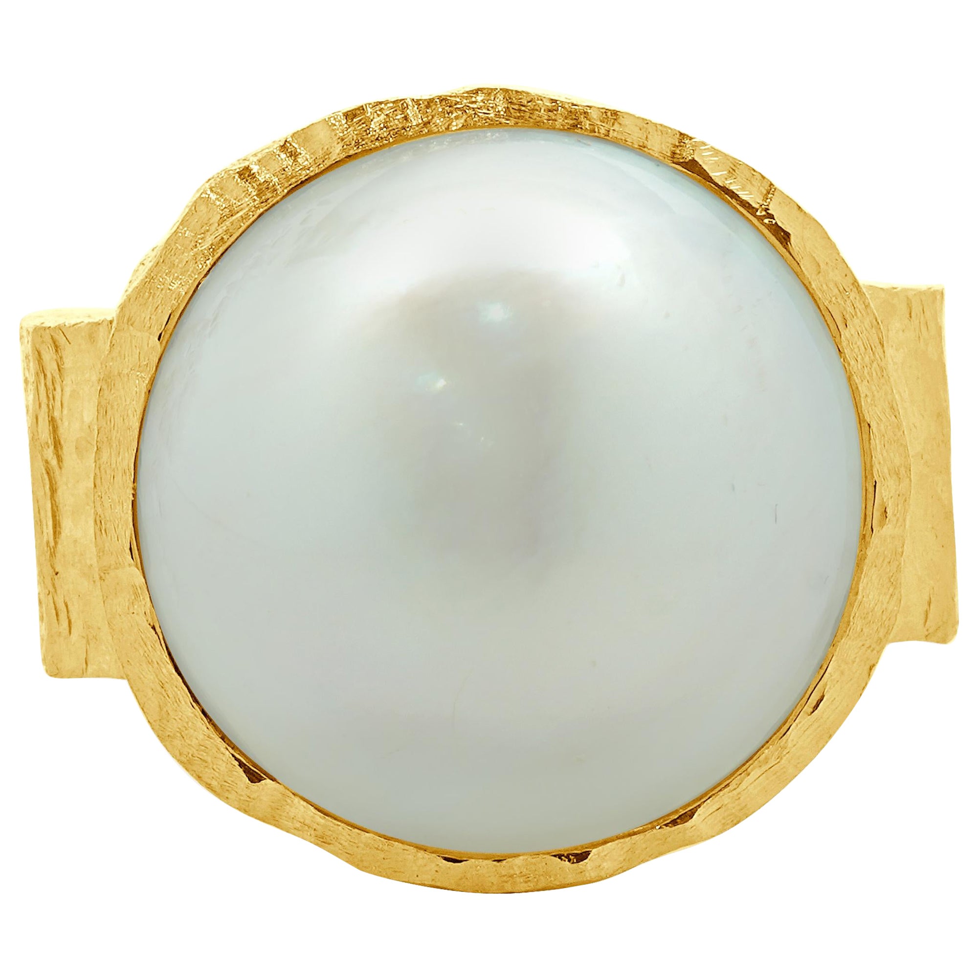 18 Karat Yellow Gold Hammered Mabe Pearl Ring For Sale