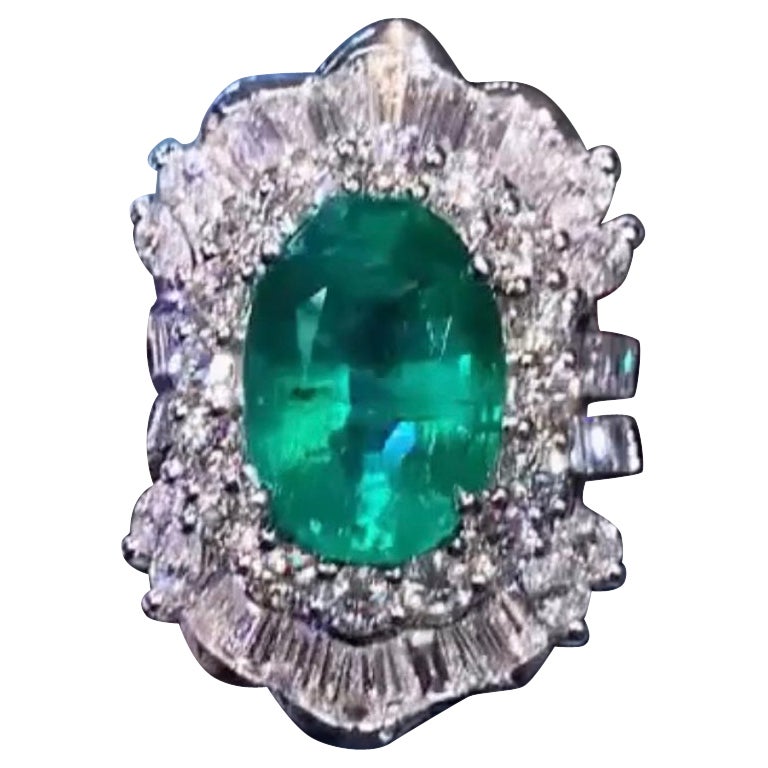 AIG Certified 6.50 Carats Zambian Emerald  3.60 Carats Diamonds 18K Gold Ring  For Sale