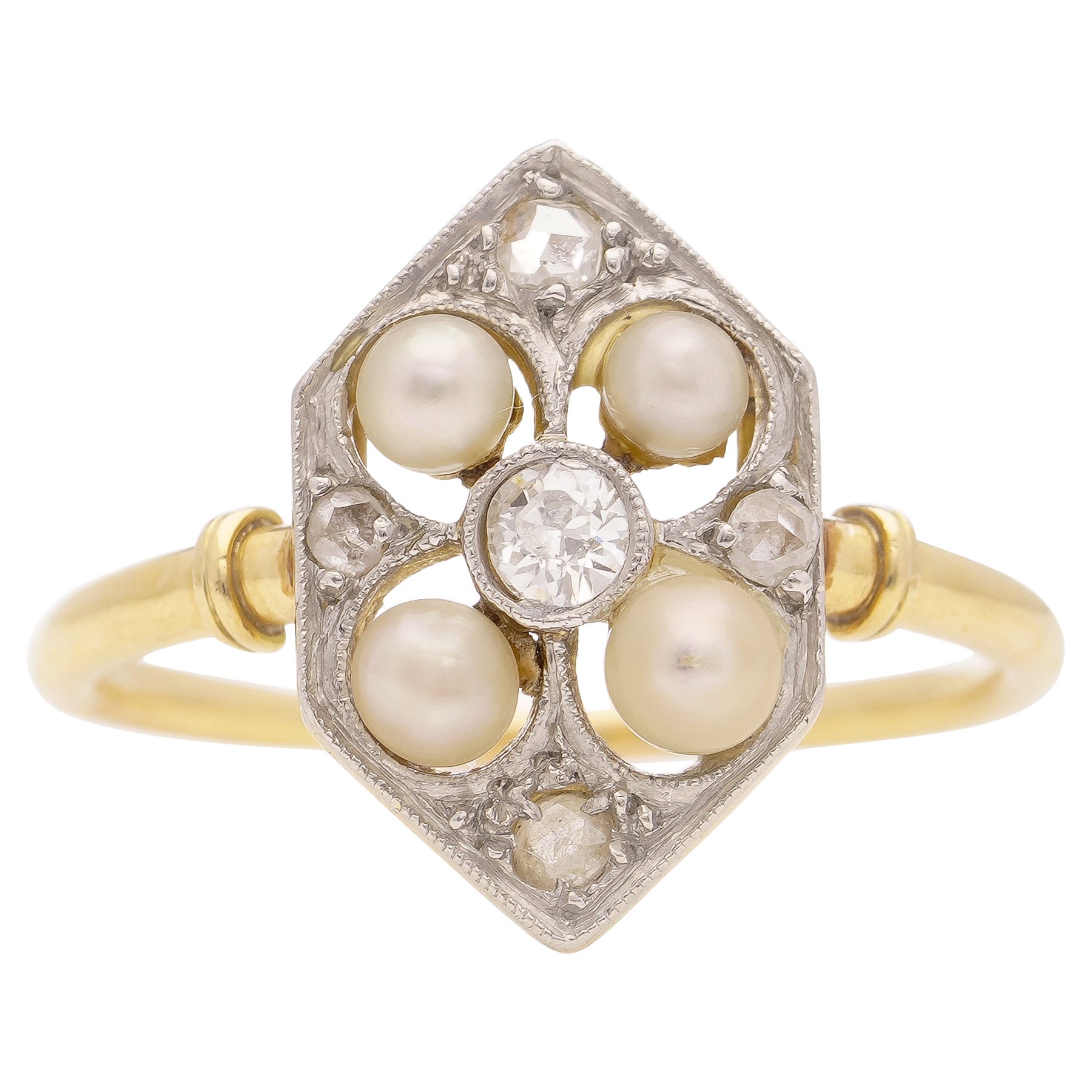 Edwardian 18kt yellow gold and platinum ladies' ring with diamonds and pearls  For Sale