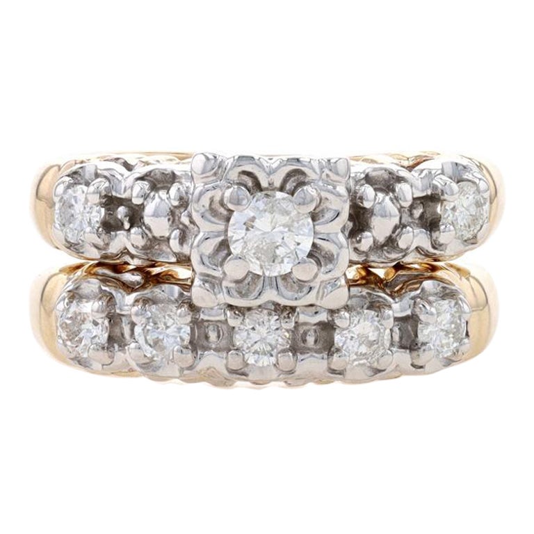 Bague de fiançailles et alliance en or jaune avec diamant vintage 14k Rnd .50ctw Floral en vente