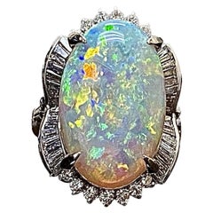 Anillo de compromiso con ópalo australiano de 10,77 quilates, inspirado en el art déco, en platino y diamantes